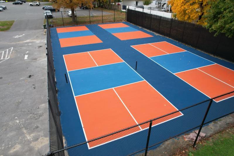 Thi công sân pickleball có 10% hạt cao su MIX 670